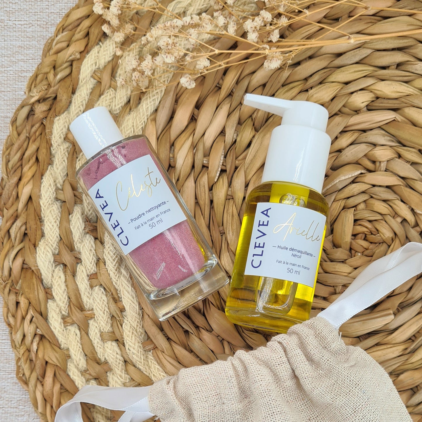 coffret découverte doucle nettoyage comprenant une huile démaquillante et une poudre nettoyante dédiés au soin du visage